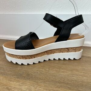 Piampiani Vera Pelle Ankle Strap Platform Sandals Black and White size 9